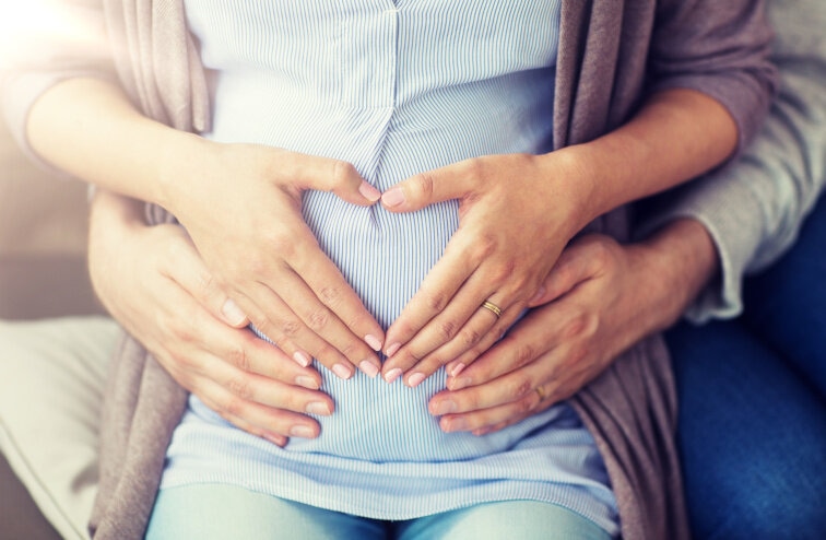 schwangere frau hat keine probleme mit verstopfung in der schwangerschaft